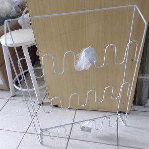 Sapateira 9 pares, aramado branco, pode pendurar na porta de casa.